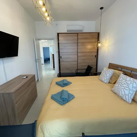 Seafront 3 Bedroom Stylish With Spectacular Seaview Lägenhet