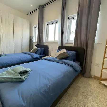 Seafront 3 Bedroom Stylish With Spectacular Seaview St. Paul's Bay