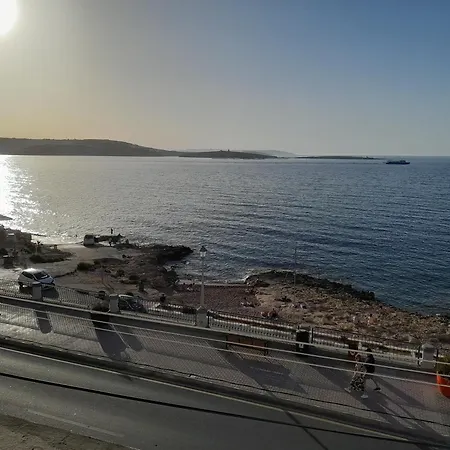 Seafront 3 Bedroom Stylish With Spectacular Seaview Apartament *