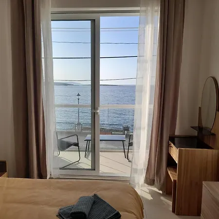 Seafront 3 Bedroom Stylish With Spectacular Seaview