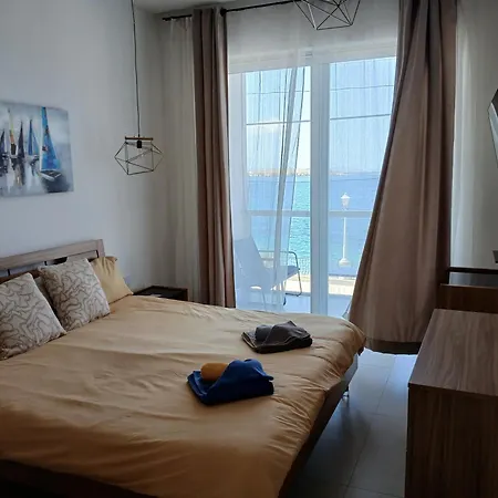 Seafront 3 Bedroom Stylish With Spectacular Seaview Apartament St Paul's Bay