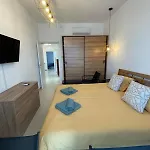 Seafront 3 Bedroom Stylish With Spectacular Seaview Apartment