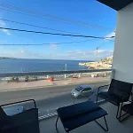 Apartment Seafront 3 Bedroom Stylish With Spectacular Seaview