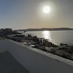 Seafront 3 Bedroom Stylish With Spectacular Seaview Apartment *
