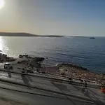 Seafront 3 Bedroom Stylish With Spectacular Seaview Apartment *