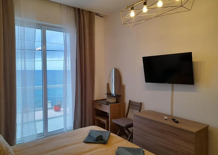 Seafront 3 Bedroom Stylish With Spectacular Seaview St. Paul's Bay