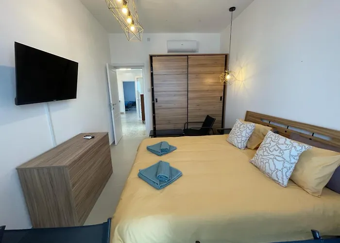 Seafront 3 Bedroom Stylish With Spectacular Seaview Apartment