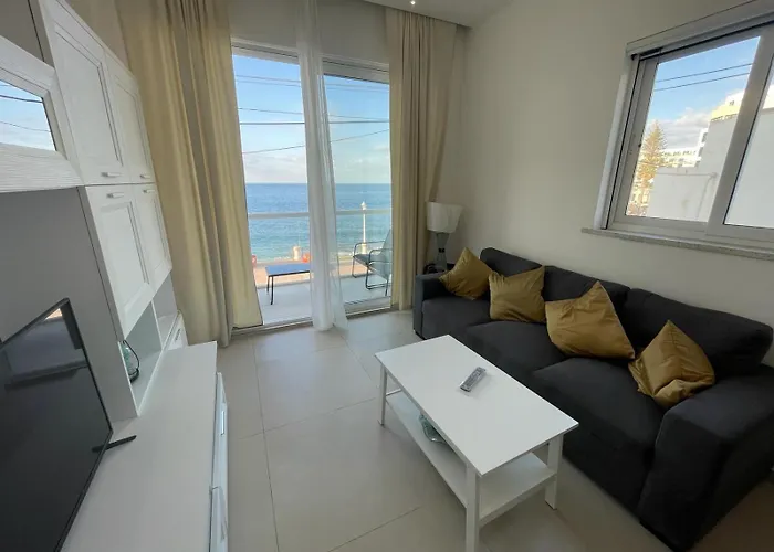 Apartment Seafront 3 Bedroom Stylish With Spectacular Seaview *