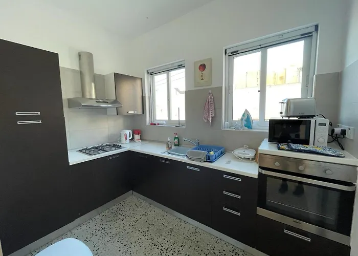 Apartment Seafront 3 Bedroom Stylish With Spectacular Seaview *