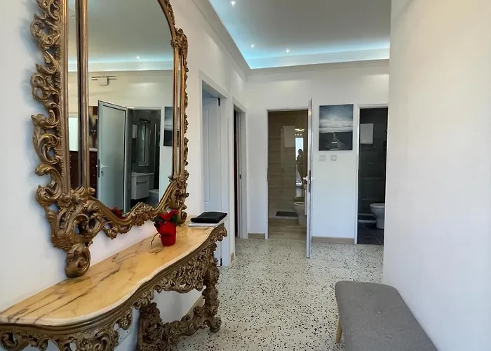 Apartment Seafront 3 Bedroom Stylish With Spectacular Seaview