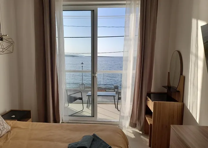 Seafront 3 Bedroom Stylish With Spectacular Seaview